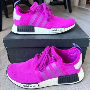NIB Women’s Adidas NMD_R1 Sneakers size 7.5 in Fuchsia